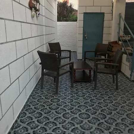 Adresa: Lagja Pavaresia, Rruga Shyqyri Alimerko , Vlore, Albania Apartman *