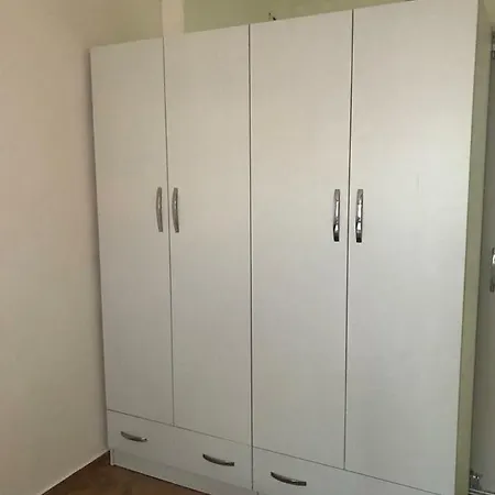 Adresa: Lagja Pavaresia, Rruga Shyqyri Alimerko , Vlore, Albania Apartman Vlora