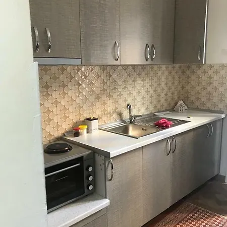 Apartman Adresa: Lagja Pavaresia, Rruga Shyqyri Alimerko , Vlore, Albania *